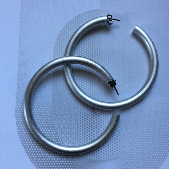 Pair of 90s matte silver hoops vintage VGUC very light vintage - Picture 8 of 16